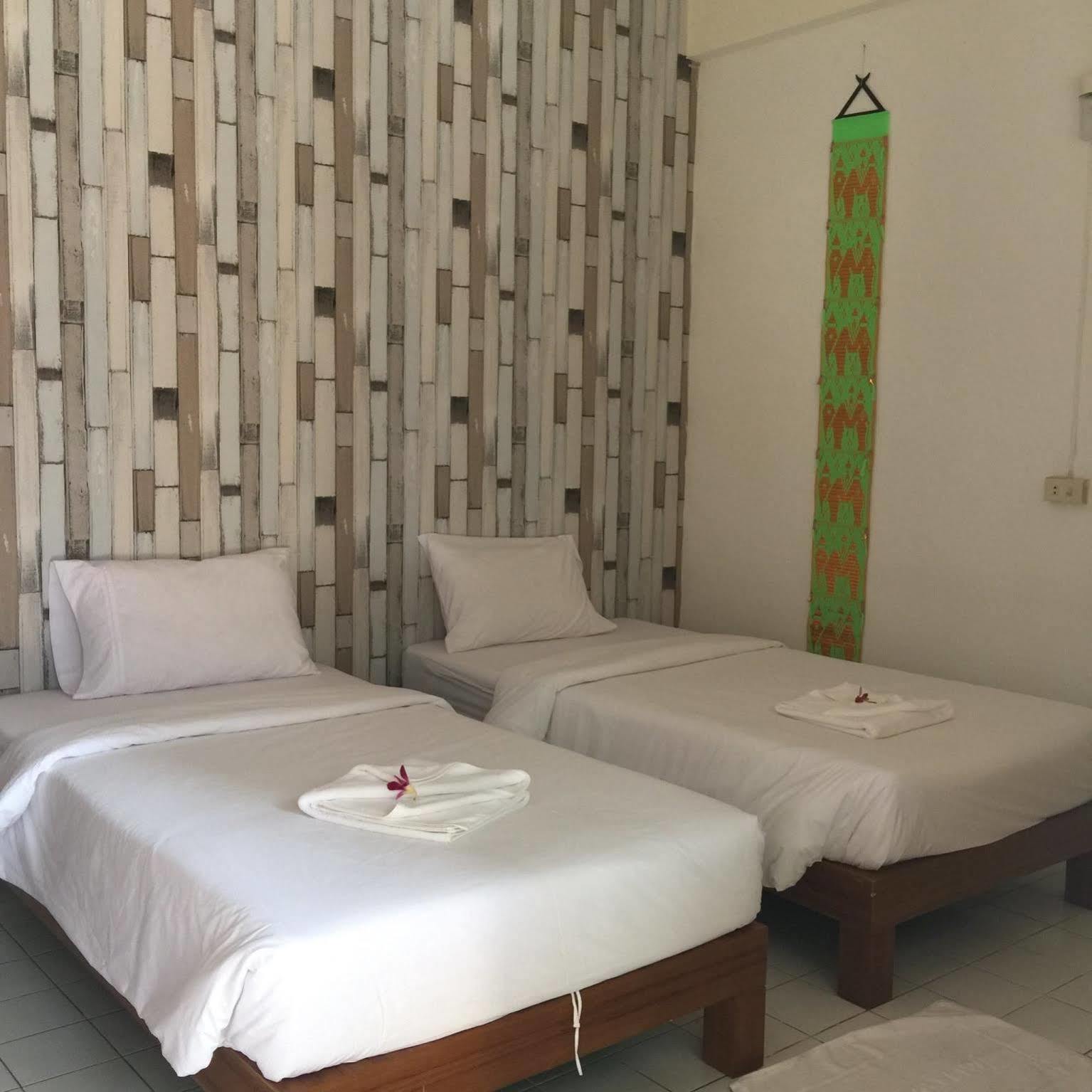 קטה ביץ' Baan Thai Homestay By Bgb Villas מראה חיצוני תמונה